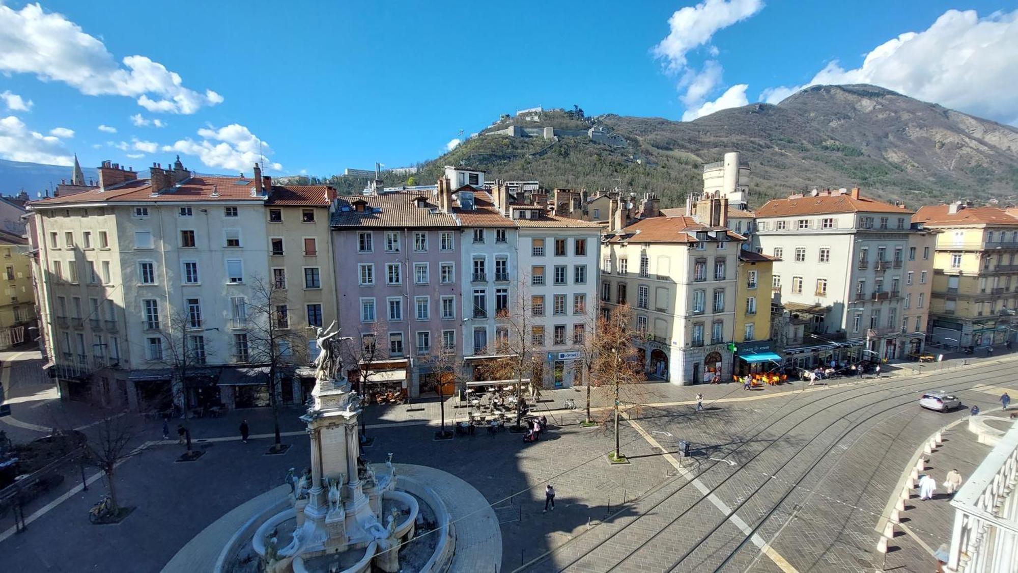 Hyper-Centre De Grenoble, Suite Parentale - Wifi Fibre - Cocon Extérieur photo
